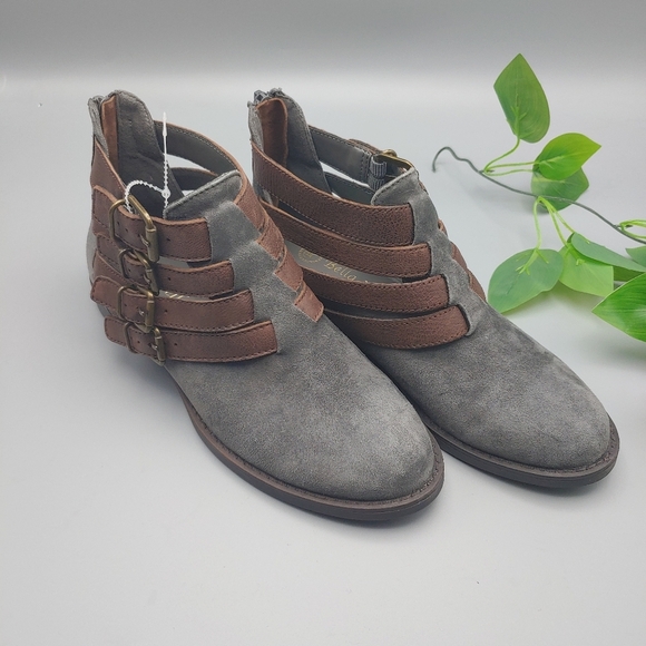 💋SALE💋 NEW-Bella Vita Ronan Booties 6M - Picture 1 of 8
